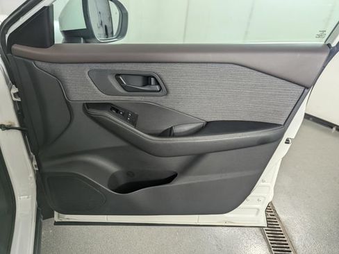 Used 2022 Nissan Rogue S AWD/4WD image 22