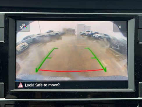 Used 2023 Volkswagen Jetta SE FWD image 19