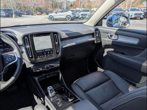Certified 2025 Volvo XC40 B5 Plus AWD/4WD image 14