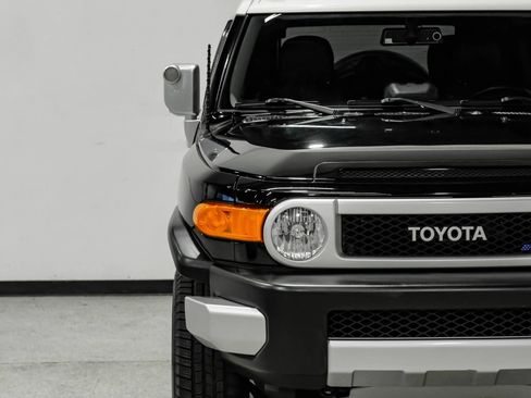 Used 2013 Toyota FJ Cruiser 4WD w/ Upgrade Pkg image 47