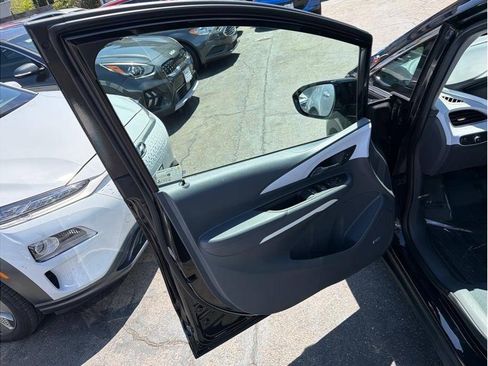 Used 2020 Chevrolet Bolt Premier w/ Infotainment Package FWD image 14