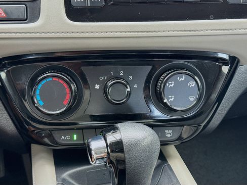 Used 2019 Honda HR-V LX image 12