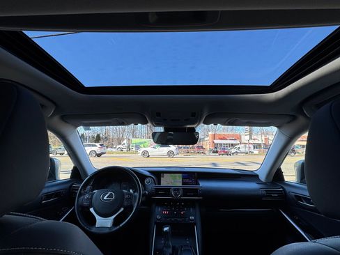 Used 2018 Lexus IS 300 AWD image 10