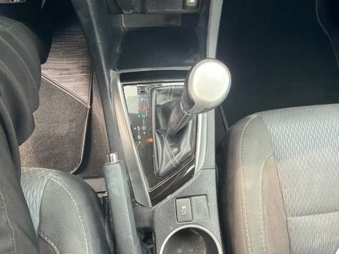 Used 2017 Toyota Corolla LE w/ Carpet Mat Package (TMS) FWD image 9