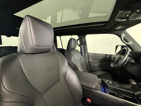 Used 2026 Lexus GX 550 w/ Accessory Package (2T) AWD/4WD image 32
