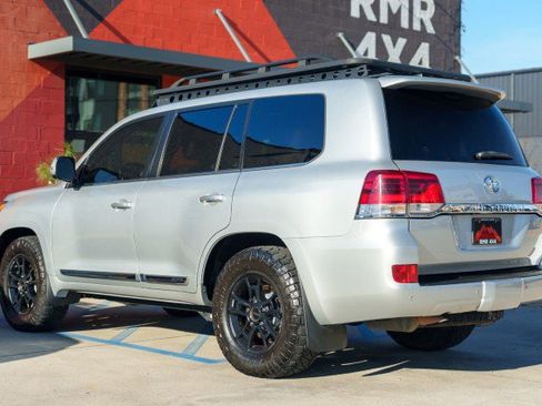 Used 2016 Toyota Land Cruiser image 7