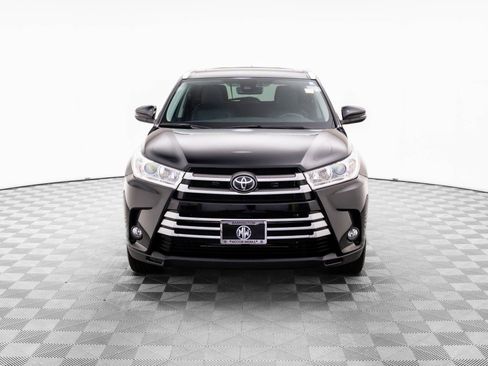 Used 2019 Toyota Highlander SE image 2