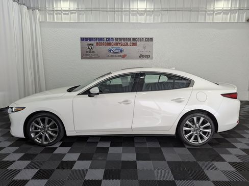 Used 2022 MAZDA MAZDA3 s FWD image 2