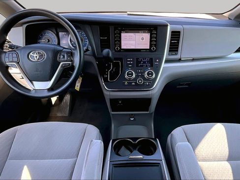 Used 2019 Toyota Sienna LE FWD image 12