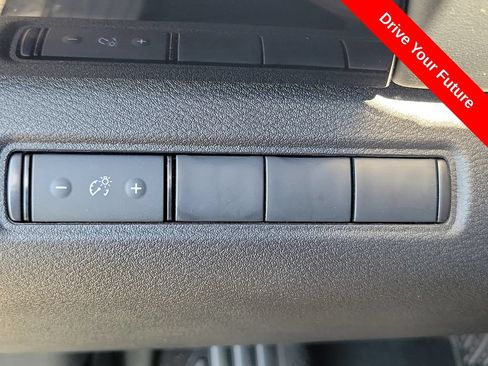 Used 2025 Nissan Pathfinder S FWD image 17