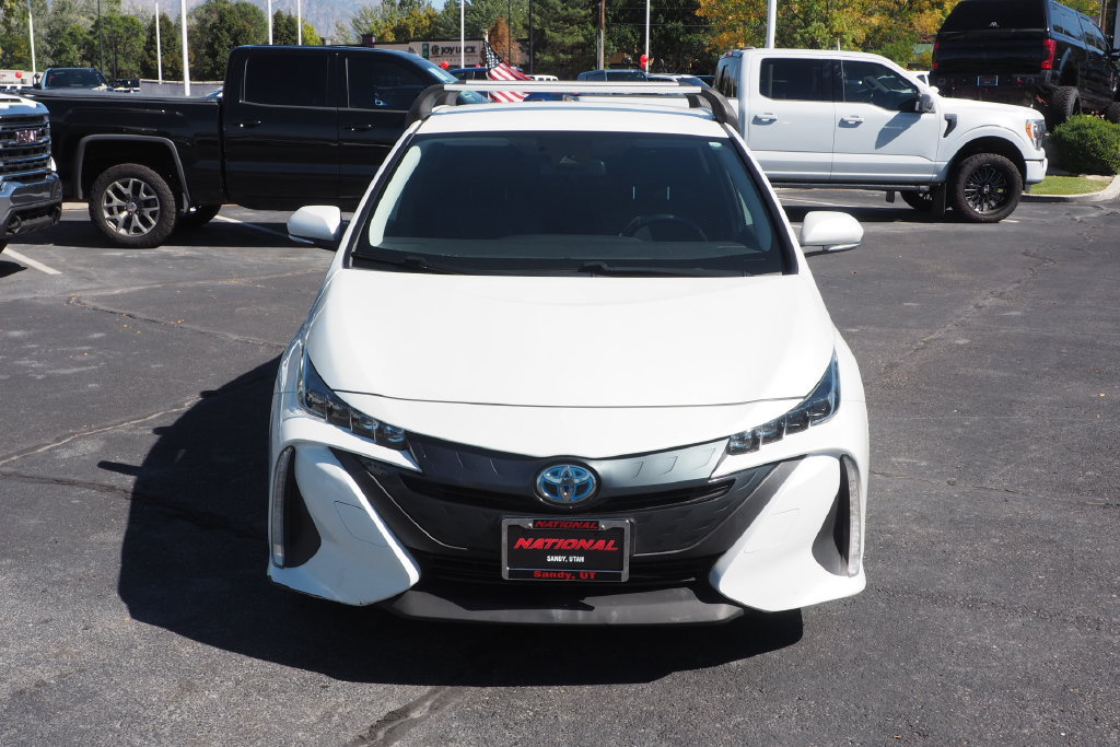 Used 2022 Toyota Prius Prime XLE FWD image 2