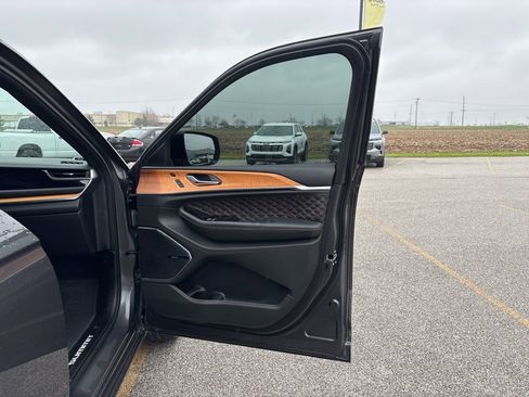 Used 2024 Jeep Grand Cherokee L Summit image 19