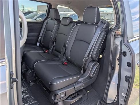 Certified 2026 Honda Odyssey Touring image 17