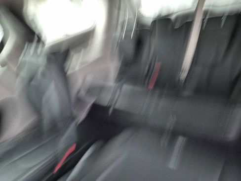 Used 2024 Chrysler Pacifica Limited image 15