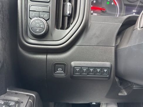 Used 2021 Chevrolet Silverado 2500 Custom w/ Custom Value Package image 11