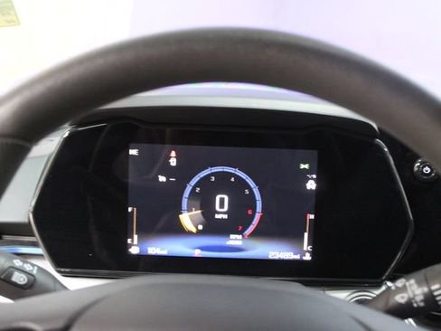 Used 2025 Chevrolet Trax LT FWD image 18