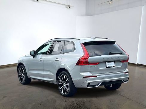 Used 2023 Volvo XC60 B5 Plus AWD/4WD image 6