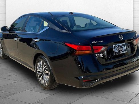 Used 2025 Nissan Altima 2.5 SV image 4