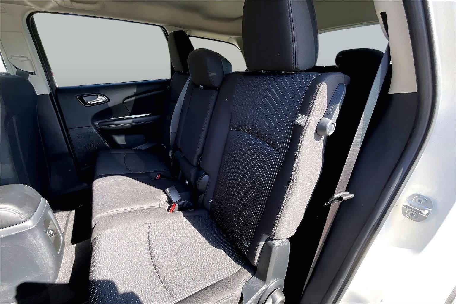 Used 2018 Dodge Journey SE w/ Blacktop Package FWD image 20
