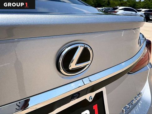Used 2025 Lexus ES 300h w/ Premium Package FWD image 31