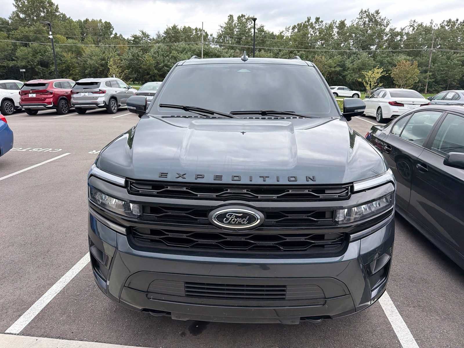Used 2023 Ford Expedition Limited AWD/4WD image 2