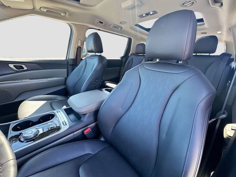 Certified 2025 Kia Carnival SX FWD image 24