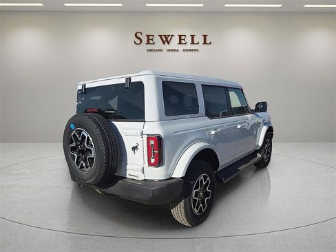 New 2025 Ford Bronco Outer Banks image 4