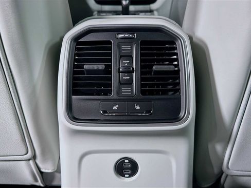 New 2025 Porsche Macan image 26