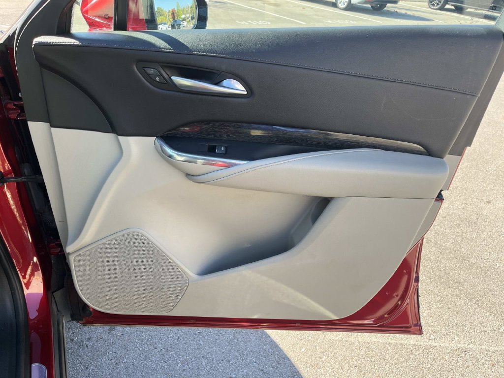 Used 2023 Cadillac XT4 Premium Luxury FWD image 25