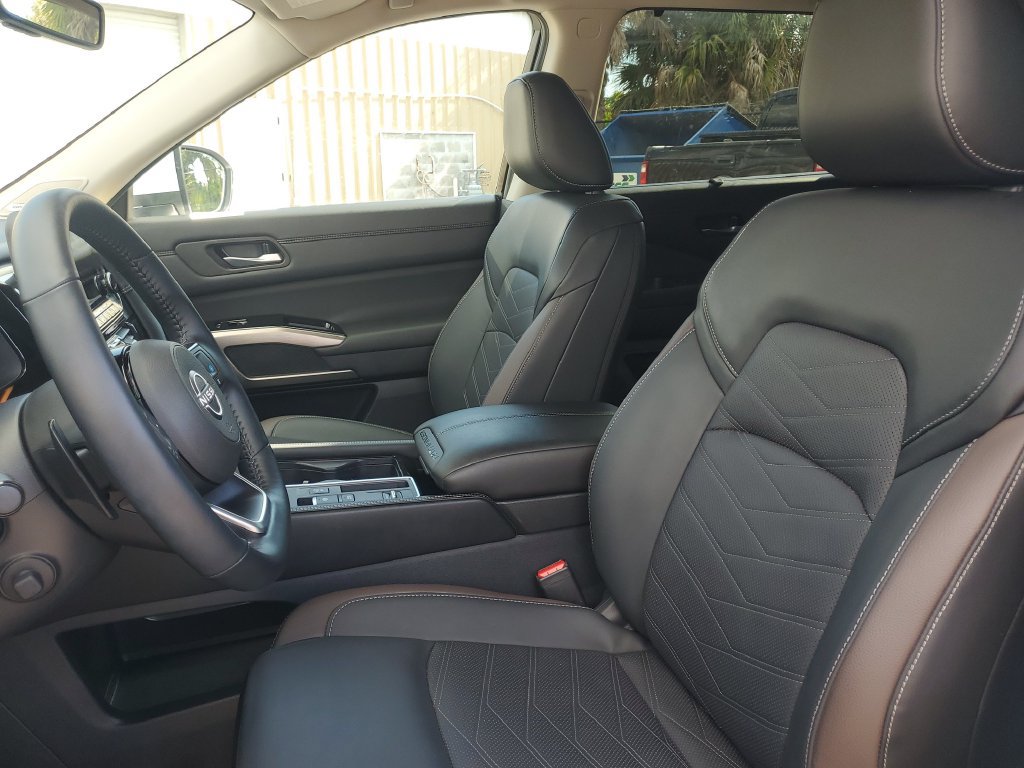 Certified 2025 Nissan Pathfinder Platinum w/ Cargo Package FWD image 25