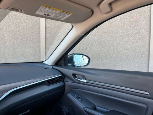 Used 2025 Nissan Altima 2.5 SV FWD image 36