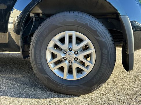 Certified 2021 Nissan Frontier SV image 5