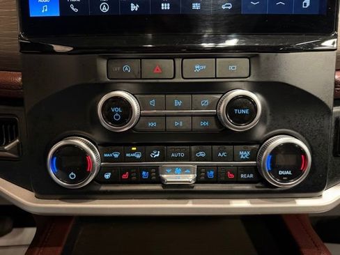 Used 2024 Ford Expedition Limited image 44