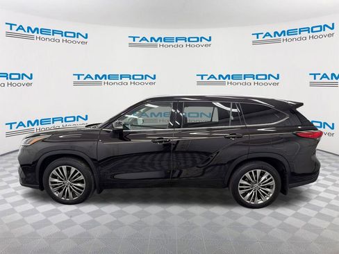 Used 2021 Toyota Highlander Platinum image 2