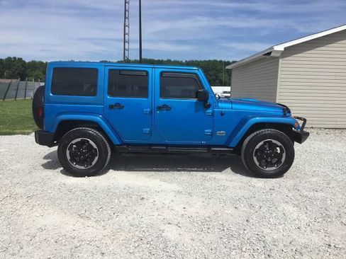 Used 2014 Jeep Wrangler Unlimited Sahara AWD/4WD image 2