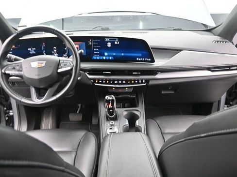 Used 2025 Cadillac XT4 Premium Luxury FWD image 29
