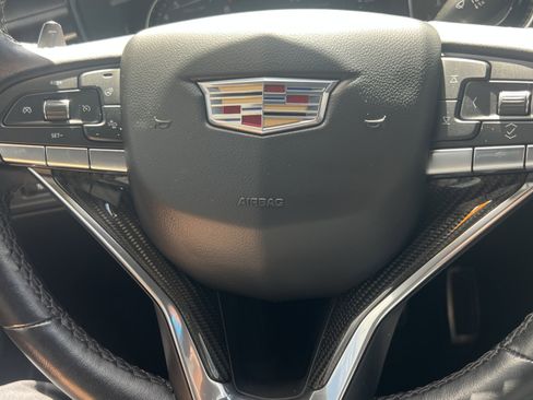 Used 2022 Cadillac XT6 Sport w/ LPO, ONYX Package image 23