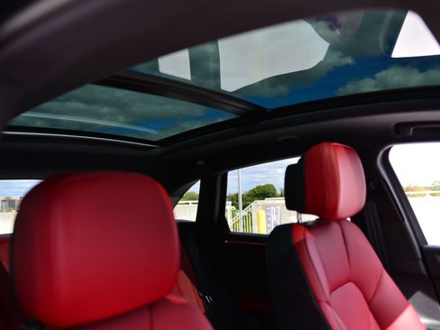 Used 2026 Porsche Macan image 15