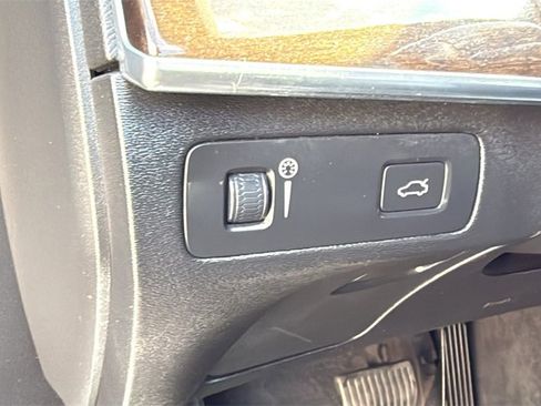 Used 2019 Volvo XC90 T5 Momentum w/ Protection Package Premier image 40