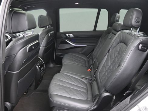 Used 2024 BMW X7 xDrive40i w/ M Sport Package image 33