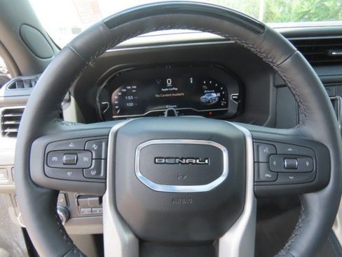 Used 2024 GMC Yukon XL Denali w/ Denali Reserve Package AWD/4WD image 28
