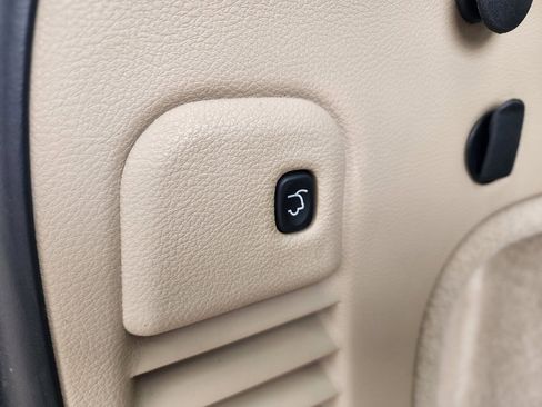 Used 2018 Jeep Grand Cherokee Overland image 17