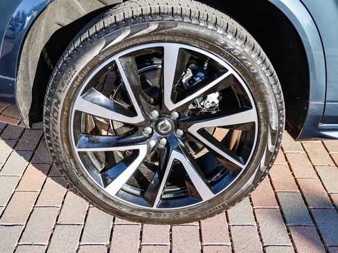 Used 2024 Volvo XC90 B5 Plus w/ Protection Package Premier image 10