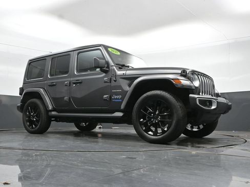 Used 2021 Jeep Wrangler Unlimited Sahara w/ Cold Weather Group AWD/4WD image 44