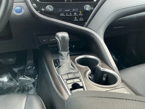 Used 2023 Toyota Camry XLE FWD image 12