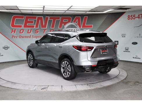 Used 2025 Chevrolet Blazer RS FWD image 3
