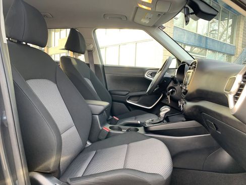 Used 2025 Kia Soul LX w/ LX Technology Package image 34