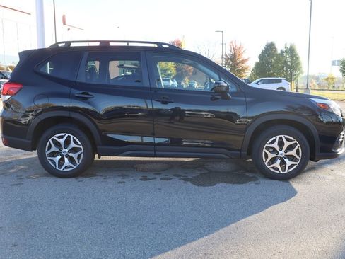 Used 2023 Subaru Forester Premium image 9
