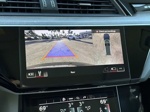Used 2024 Audi Q8 e-tron Premium Plus image 13