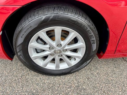 Used 2011 Toyota Camry LE image 31